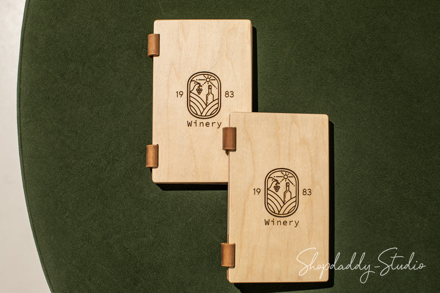 Lacquer Check Presenter with Leather Pocket with logo