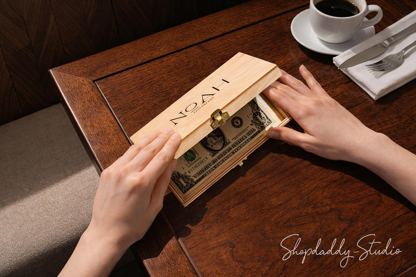 Lacquer Wooden Check Presenter Box for Bill Presentation