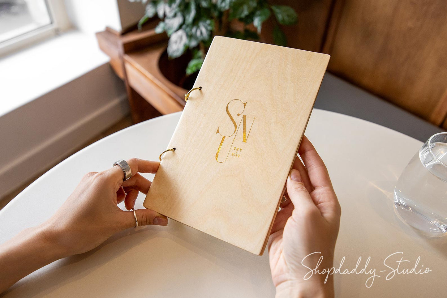 Matt Lacquer Plywood Menu Book with Golden Rings for Menu Presentation