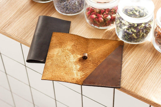 Rusty Leather Check Presenter with Pen Loop