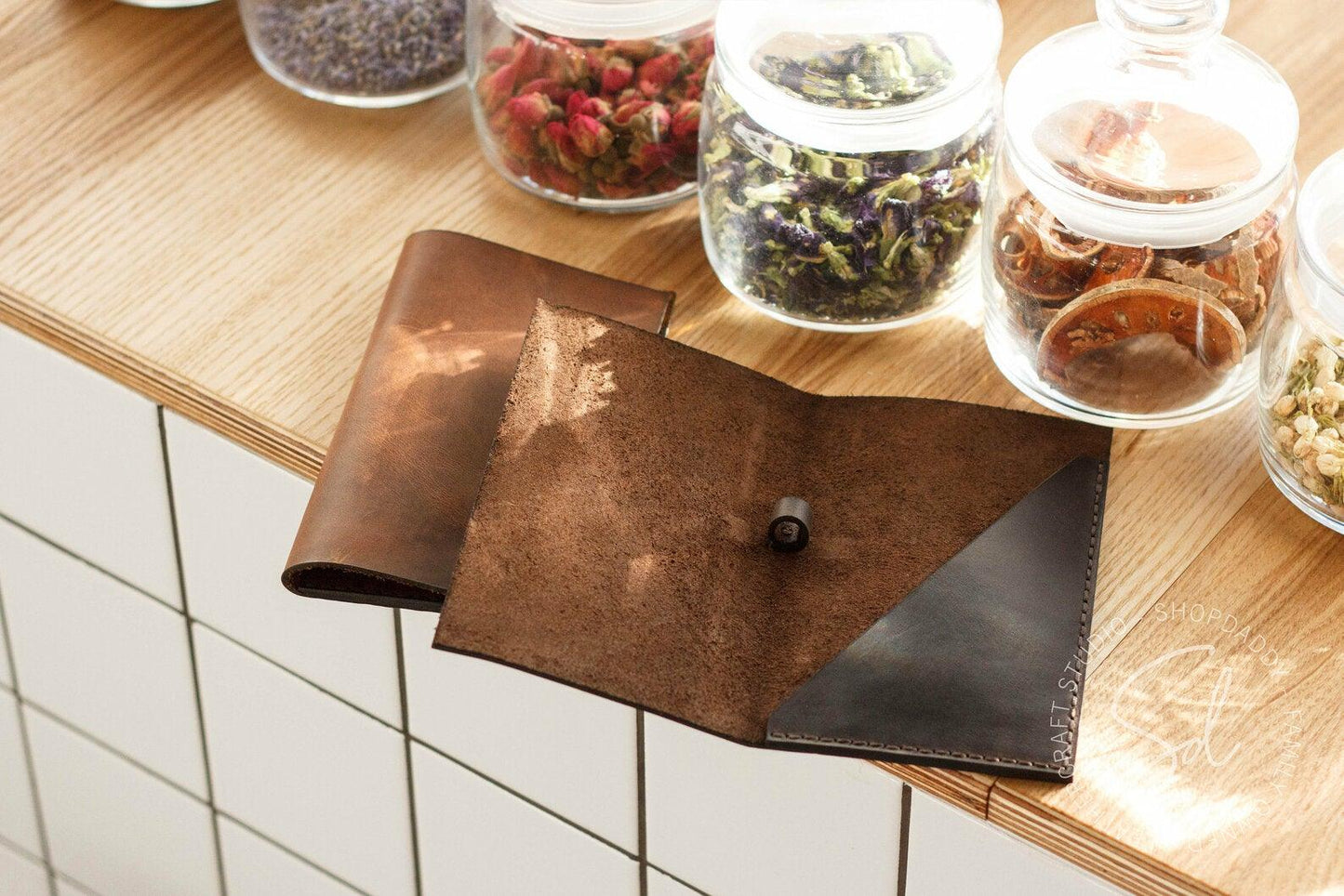 restaurant Chocolate Leather Check Presenter with Pen Loop