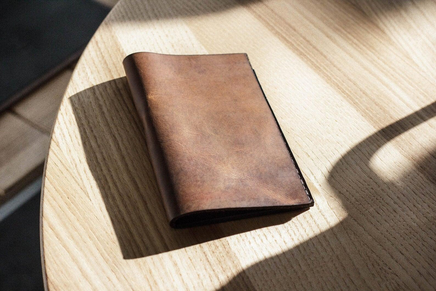 cafe Rusty Leather Check Presenter with Pen Loop