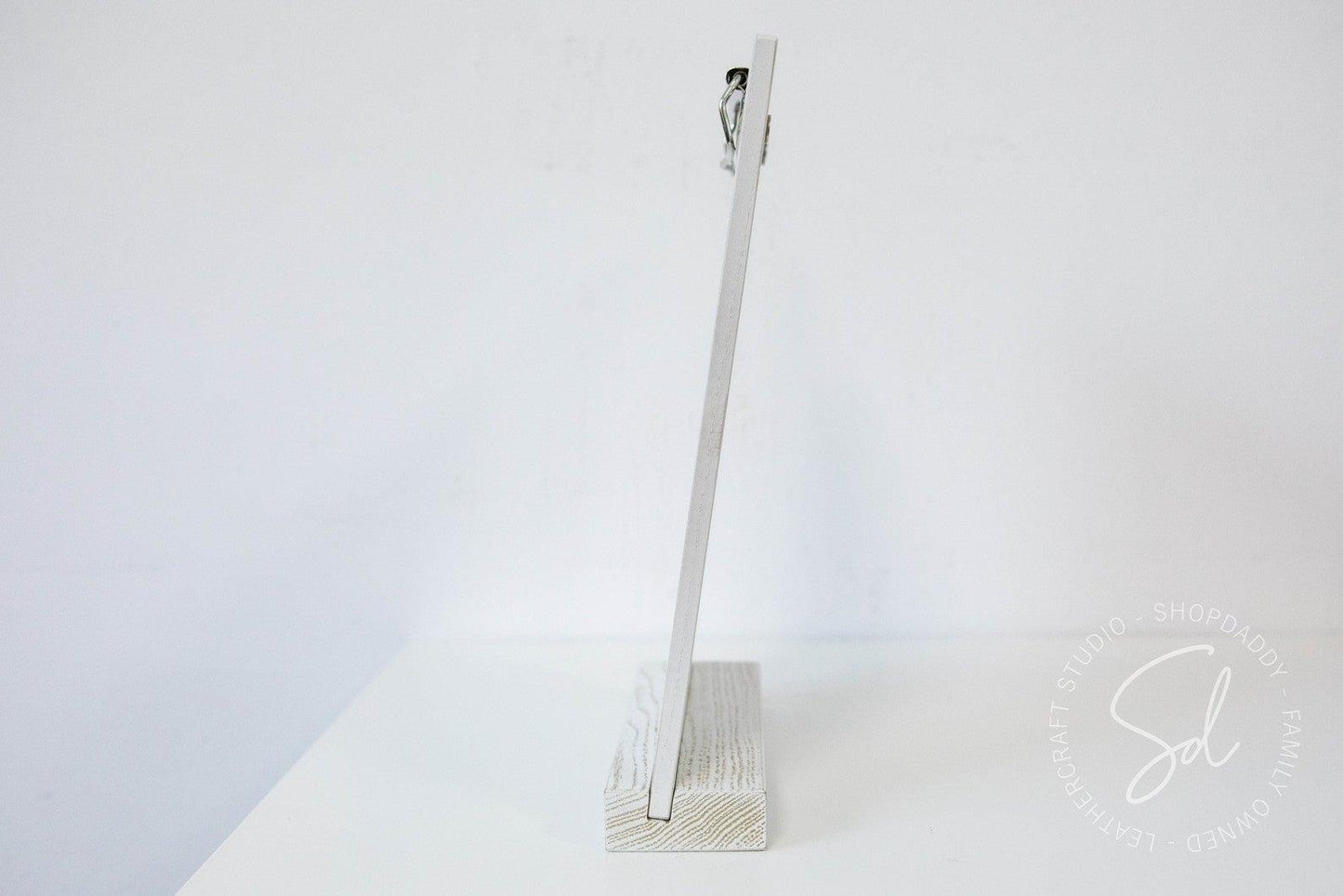 white Angled Wooden Table Stand with Metal Clip for restaurant