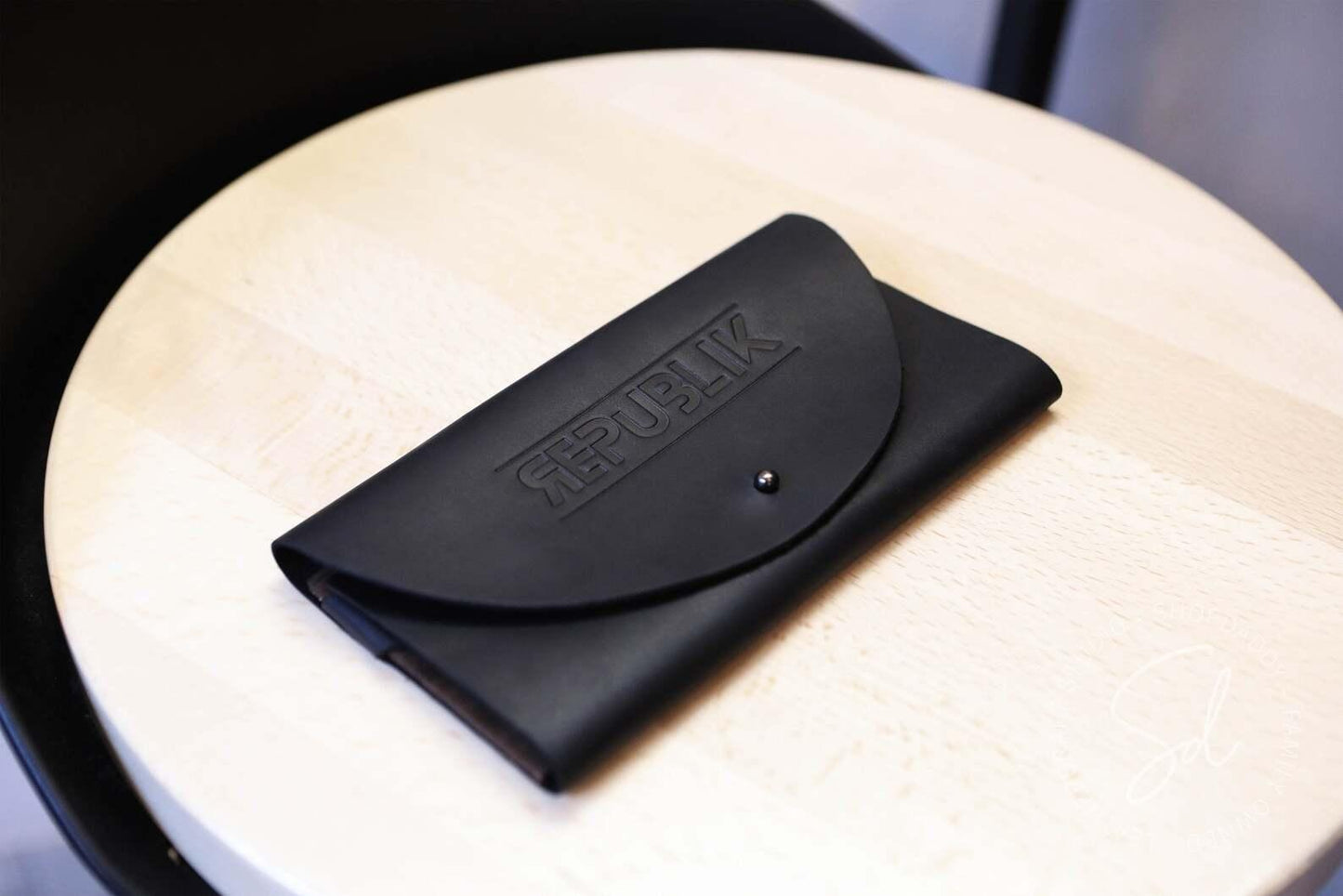 Black Bill Presenter with Button Stud